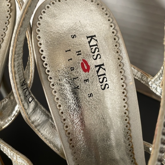 Kiss Kiss Italian Silver Sandals/Crystals. - Picture 6 of 11